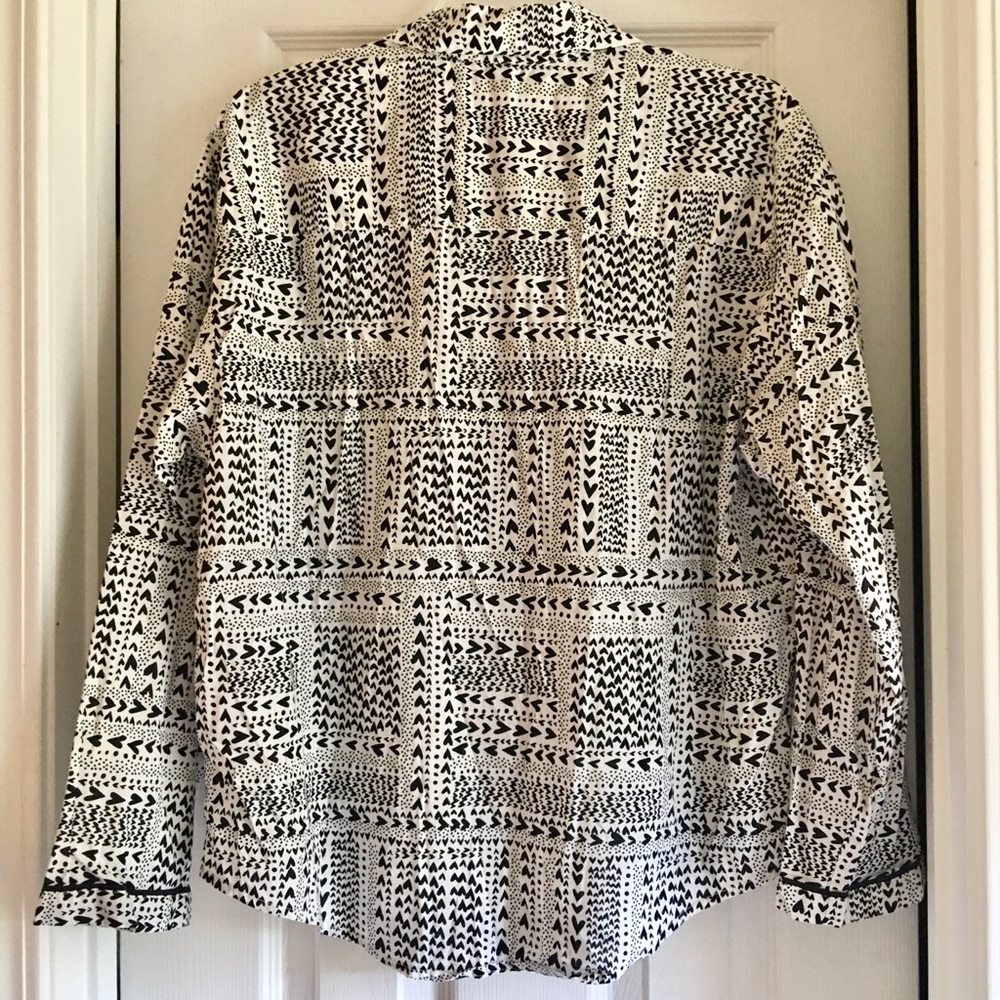 Heart-print Victoria’s Secret sleep 😴 shirt!❤️ - Picture 4 of 11
